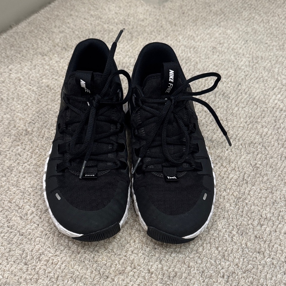 Women’s nike metcon black and white